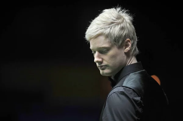 Neil Robertson Australii Uważa Strzał Przeciwko Michaelowi White Walii Podczas — Zdjęcie stockowe