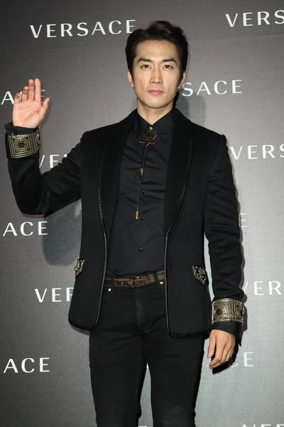 中国でヴェルサーチ ファッション イベント 2014 日に韓国の人気俳優ソン スンホンの波 — ストック写真