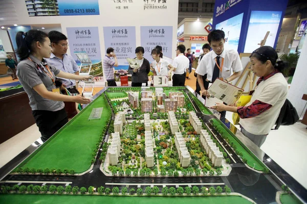 Fájl Kínai Eladók Egy Lakossági Lakás Projekt Homebuyers Során Egy — Stock Fotó