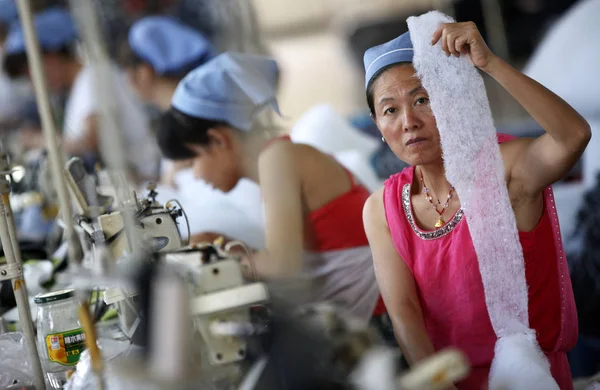 Las Trabajadoras Chinas Cosen Ropa Para Exportarla Corea Del Sur —  Fotos de Stock