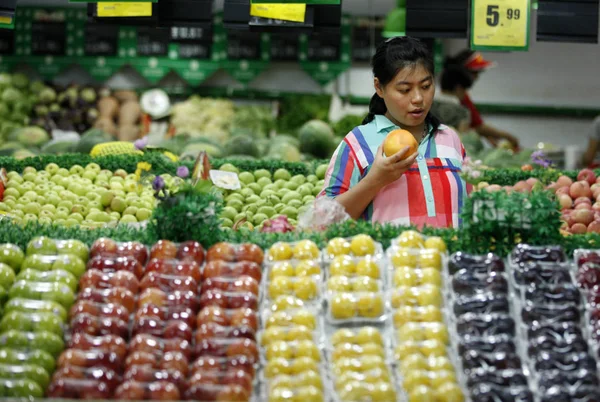 Client Chinois Achète Des Fruits Dans Supermarché Ville Huaibei Province — Photo