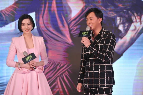 Actor Chino Han Geng Derecha Habla Junto Actriz Fan Bingbing —  Fotos de Stock