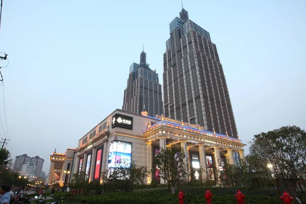 Chodci Projít Kolem Nákupního Centra Global Přístav Šanghaji Číně Srpna — Stock fotografie