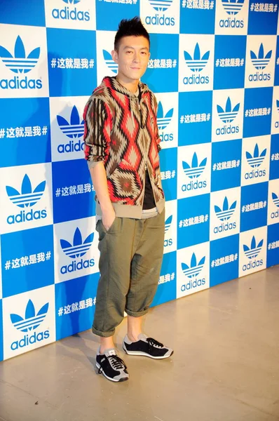 Hongkong Zpěvák Herec Edison Chen Pózy Večírku Adidas Šanghaji Číně — Stock fotografie