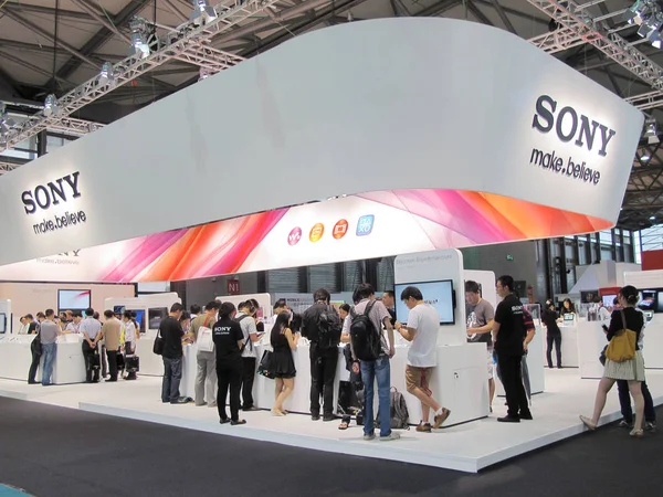 Menschen Besuchen Den Stand Von Sony Während Einer Messe Peking — Stockfoto