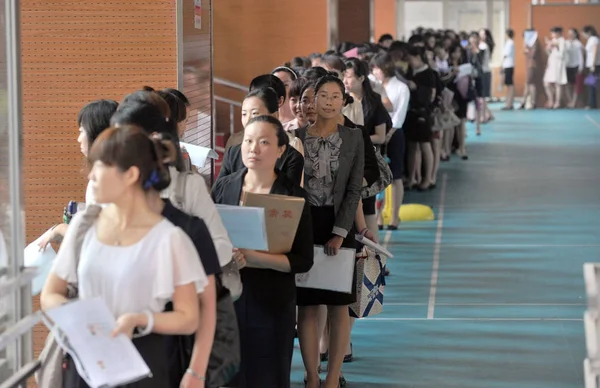 Female Applicants Line Wait Interview Flight Attendants Spring Airlines Recruitment — Stock Photo, Image