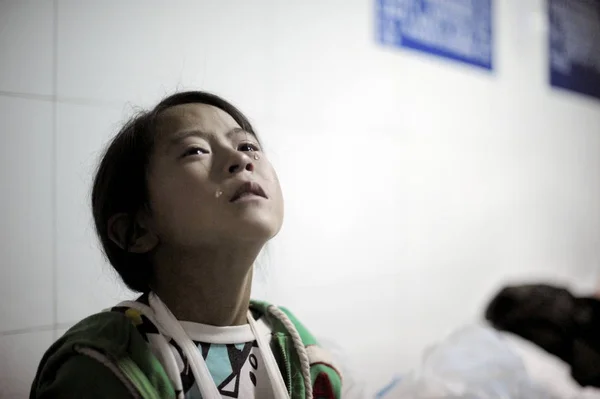 Китаянка Чжэнцяо Потерявшая Старшего Брата Время Землетрясения Магнитудой Баллов Плачет — стоковое фото