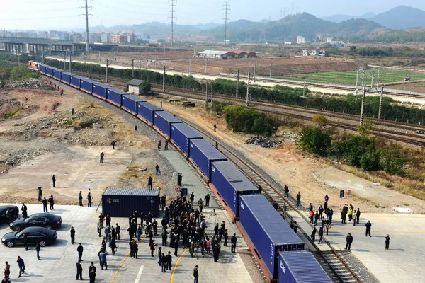 First Yxe International Container Train Travelling Yiwu Madrid Departs Container — Stock Photo, Image