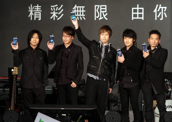 Участники Тайваньской Рок Группы Mayday Позируют Время Церемонии Запуска Нового — стоковое фото