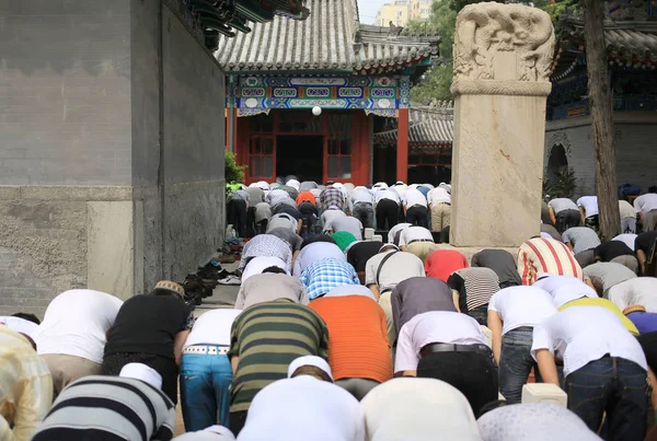 Kínai Muzulmánok Során Eid Fitr Reggel Ima Ülésén Egy Mecset — Stock Fotó