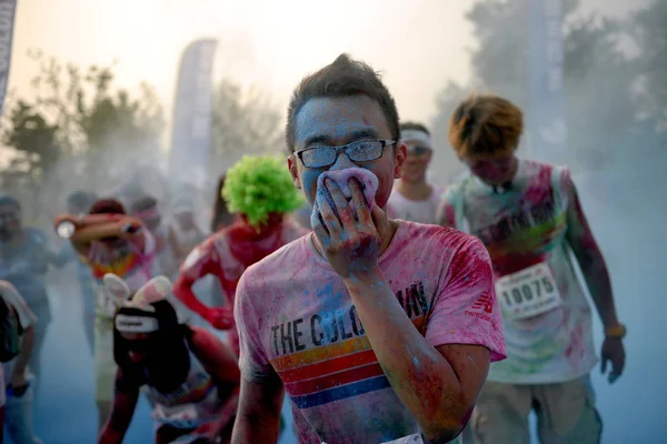 Menschen Nehmen Einem Farbenlauf Peking Der Hauptstadt Chinas Teil August — Stockfoto