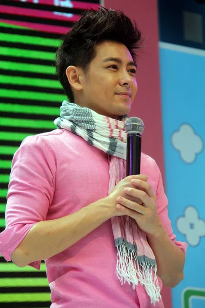 Der Taiwanesische Sänger Und Schauspieler Jimmy Lin Lächelt Bei Einem — Stockfoto