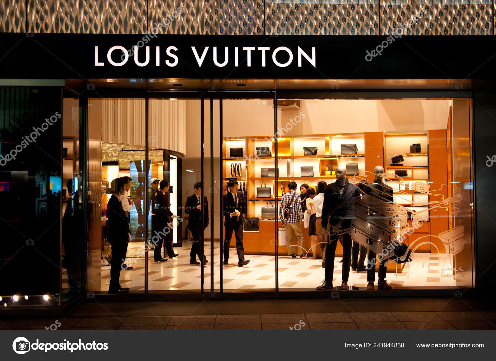 Customers Shop Louis Vuitton Bags Other Products Boutique Beijing China –  Stock Editorial Photo © ChinaImages #241944838