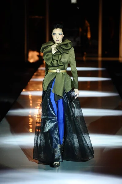 Modell Visar Skapelse Kinesiska Designern Gänget Sec Modevisning Kina Mode — Stockfoto