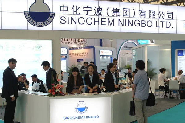 People Visit Stand Sinochem Ningbo Ltd Exhibition Shanghai China June — Stock Photo, Image