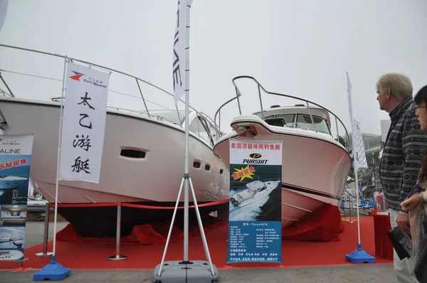 Visitantes Olhar Para Iates Durante International Boat Show Qingdao Leste — Fotografia de Stock