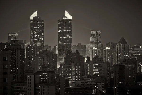 2014年5月16日 上海の徐安市商業地区にあるグランドゲートウェイ 最も高い高層ビル その他の高層ビルの夜景 — ストック写真