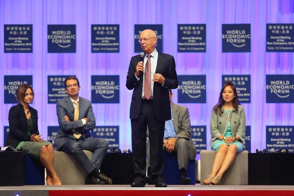 Klaus Schwab Center Founder Executive Chairman World Economic Forum Speaks — Stock Photo, Image