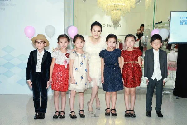 Chinese Actress Zhang Ziyi Center Poses Young Kids Opening Ceremony — Stock Photo, Image