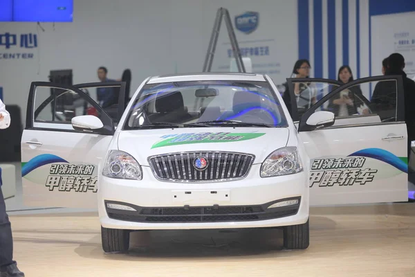 Visitors Look Geely Methanol Powered Car 13Th Beijing International Automotive — Stock Photo, Image