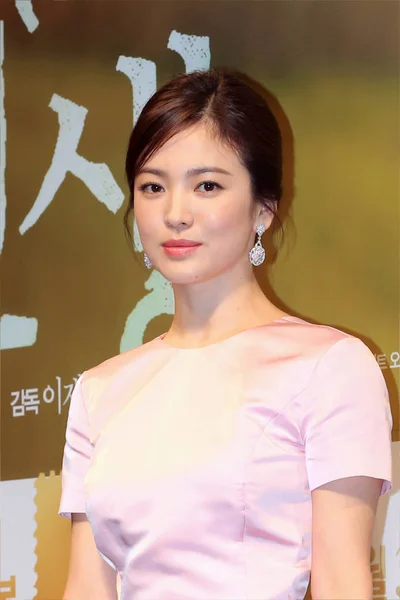 Νοτιοκορεατική Ηθοποιός Τραγούδι Hye Kyo Θέτει Κατά Διάρκεια Της Συνέντευξης — Φωτογραφία Αρχείου
