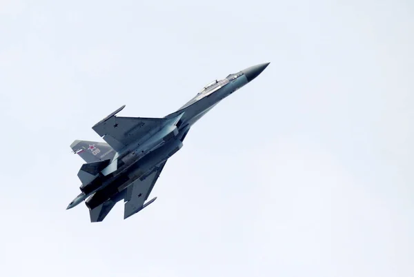 Російський Sukhoi Винищувача Виконує Під Час Демонстраційного Польоту Попереду Китай — стокове фото