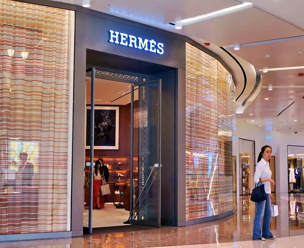 Cliente Passa Pela Boutique Hermes Shopping Center Xangai China Julho — Fotografia de Stock