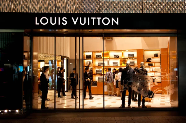 Customers walk past a Louis Vuitton (LV) store at a shopping mall in  Shanghai, China, 1 September 2015. At the beginning of 2013, a 65 year-old  stea Stock Photo - Alamy