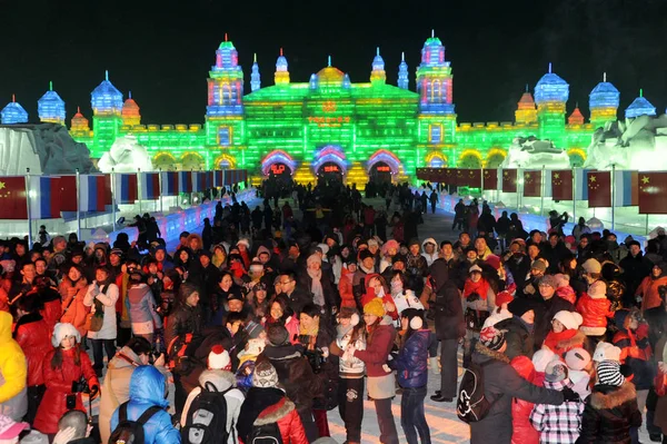 Touristen Besuchen Das Internationale Eis Und Schneefestival Der Stadt Harbin — Stockfoto