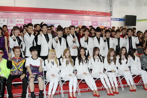 Členové Jihokorejské Gril Skupiny Dívčí Generace Vpředu Boy Skupiny Exo — Stock fotografie