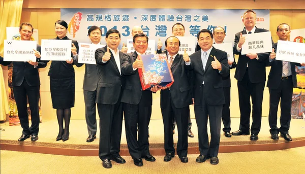 Liu Ming Hsiung Frente Izquierdo Presidente Amway Taiwan Posa Con — Foto de Stock