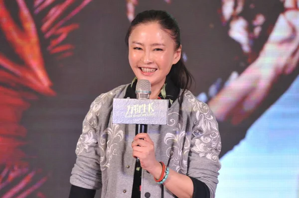 Kinesisk Regissör Reagerar Presskonferens Att Linda Upp Inspelningen Hennes Nya — Stockfoto