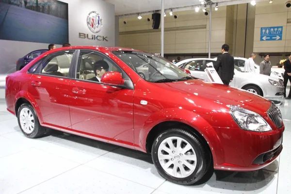 People Visit Stand Buick Automobile Expo Zhengzhou Central Chinas Henan — Stock Photo, Image