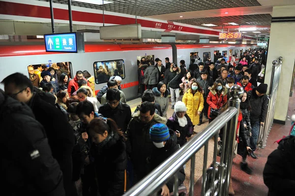 MAN WITH MEGAPHONE PUSH COMMUTERS INTO CROWDED TRAIN SO DOORS WILL CLOSE  RUSH HOUR AT PEOPLE S SQUARE SHANGHAI CHINA Stock Photo - Alamy