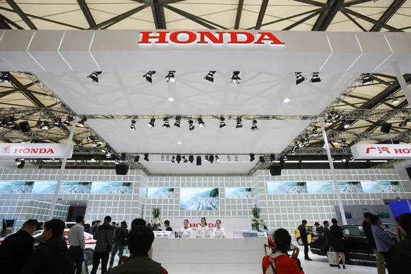 Besucher Betrachten Honda Autos Während Der Shanghai International Automobile Industry — Stockfoto