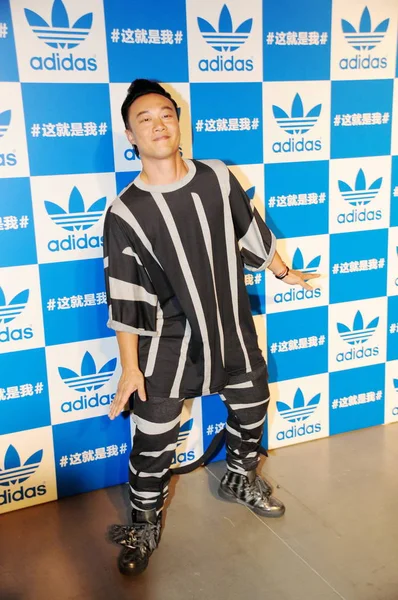 Гонконгская Певица Исон Чан Позирует Вечеринке Компании Adidas Шанхае Китай — стоковое фото