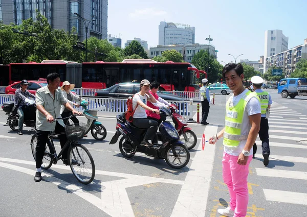 Cantante Actor Taiwanés Richie Jen Derecha Para Frente Los Ciclistas — Foto de Stock