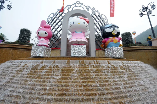 2014年11月28日 中国東部浙江省安州市安治郡の就任式で新しいハローキティテーマパークの様子を見る — ストック写真