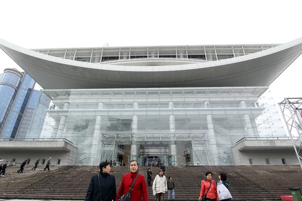 Visitantes Tirar Fotos Frente Grande Teatro Xangai Antes Fechar Para — Fotografia de Stock