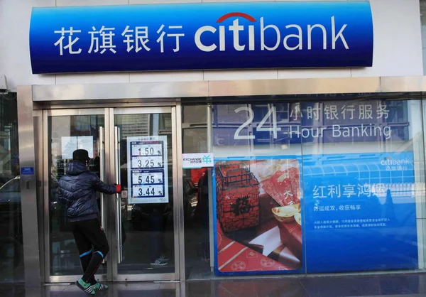 Cliente Entra Una Sucursal Citibank Beijing China Marzo 2013 —  Fotos de Stock