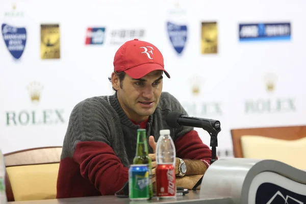Roger Federer Aus Der Schweiz Spricht Auf Einer Pressekonferenz Nach — Stockfoto