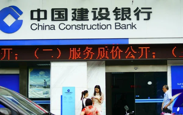 Προβολή Υποκαταστήματος Της Κατασκευαστικής Τράπεζας Της Κίνας Σκτ Στην Πόλη — Φωτογραφία Αρχείου