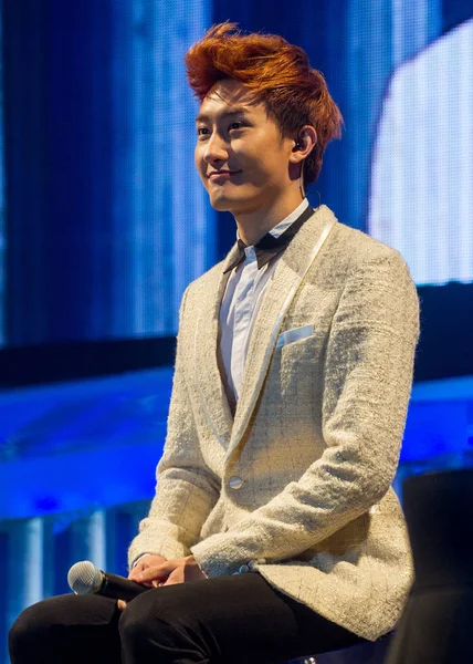 Zhou Ένα Μέλος Της Κορεατικής Μπάντας Αγόρι Super Junior Ποζάρει — Φωτογραφία Αρχείου