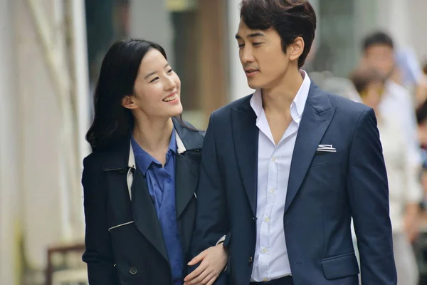 Actor Surcoreano Song Seung Heon Derecha Actriz China Liu Yifei —  Fotos de Stock