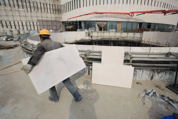 Chinesische Arbeiter Arbeiten Auf Der Baustelle Des Samaranch Memorial Museum — Stockfoto