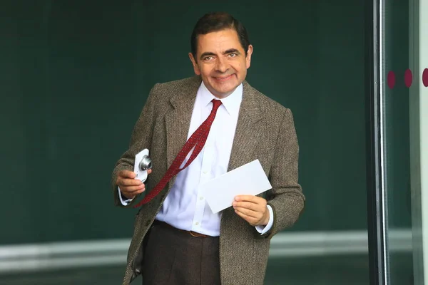 Actor Inglés Rowan Atkinson Interpreta Bean Durante Una Sesión Filmación — Foto de Stock