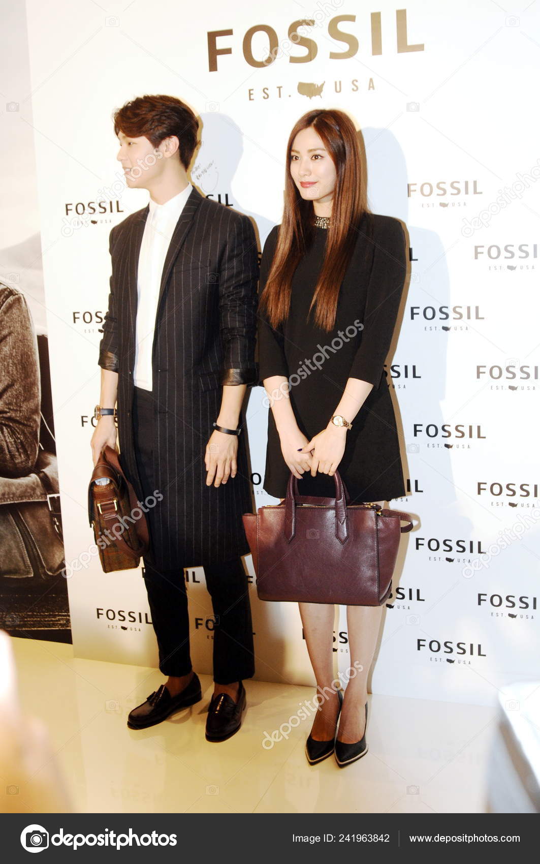 Jižní Korejský Zpěvák Herec Kang Min Hyuk Levý Modelka Zpěvačka — Stock  Redakční fotografie © ChinaImages #241963842, image size:1063x1700