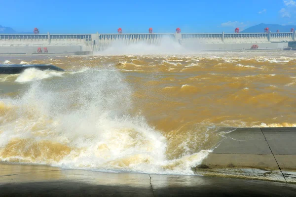 Наводнение Выходит Плотины Три Ущелья Реке Янцзы Городе Ичан Провинция — стоковое фото