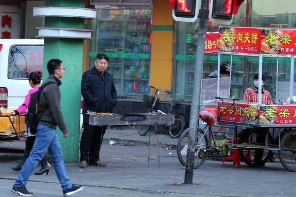 Kínai Grill Eladó Center Aki Hasonlít Észak Koreai Vezér Kim — Stock Fotó