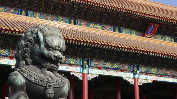 Vue Lion Bronze Devant Porte Harmonie Suprême Musée Palais Également — Photo